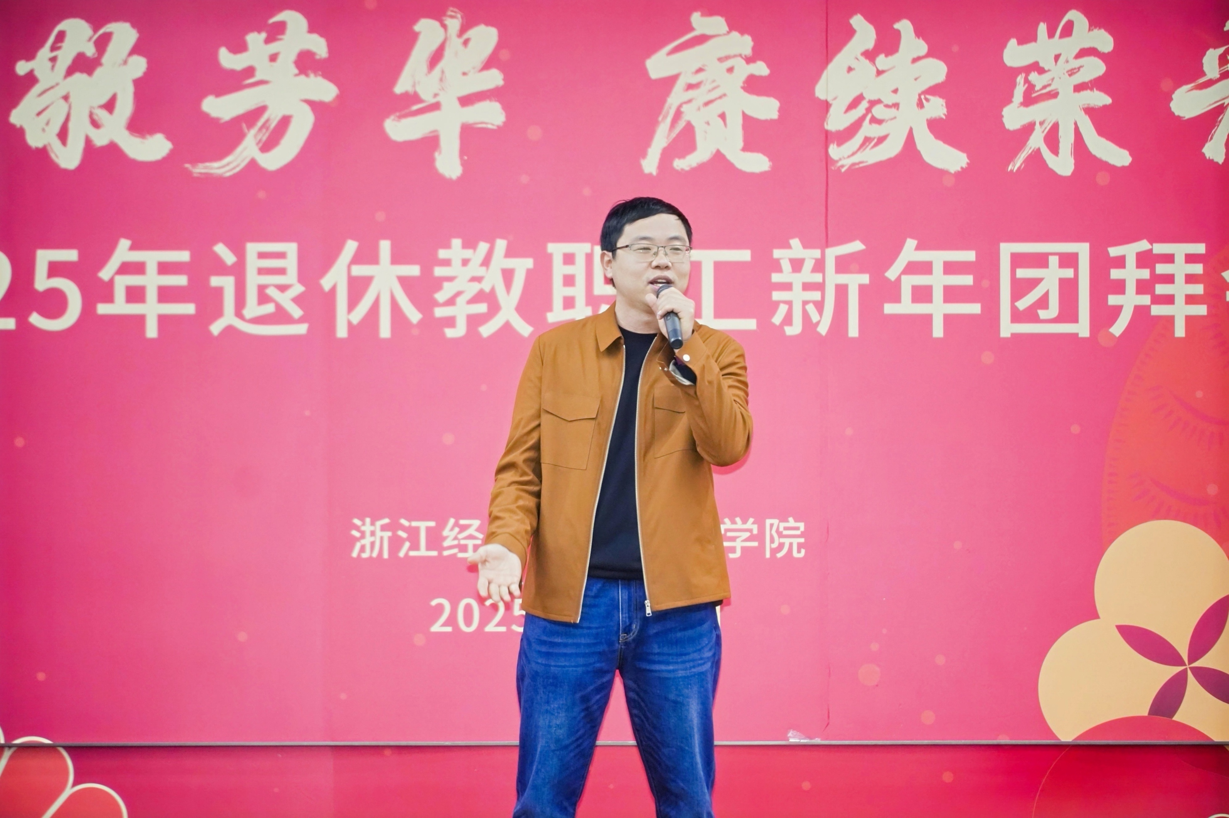 徐天睿演唱2.jpg