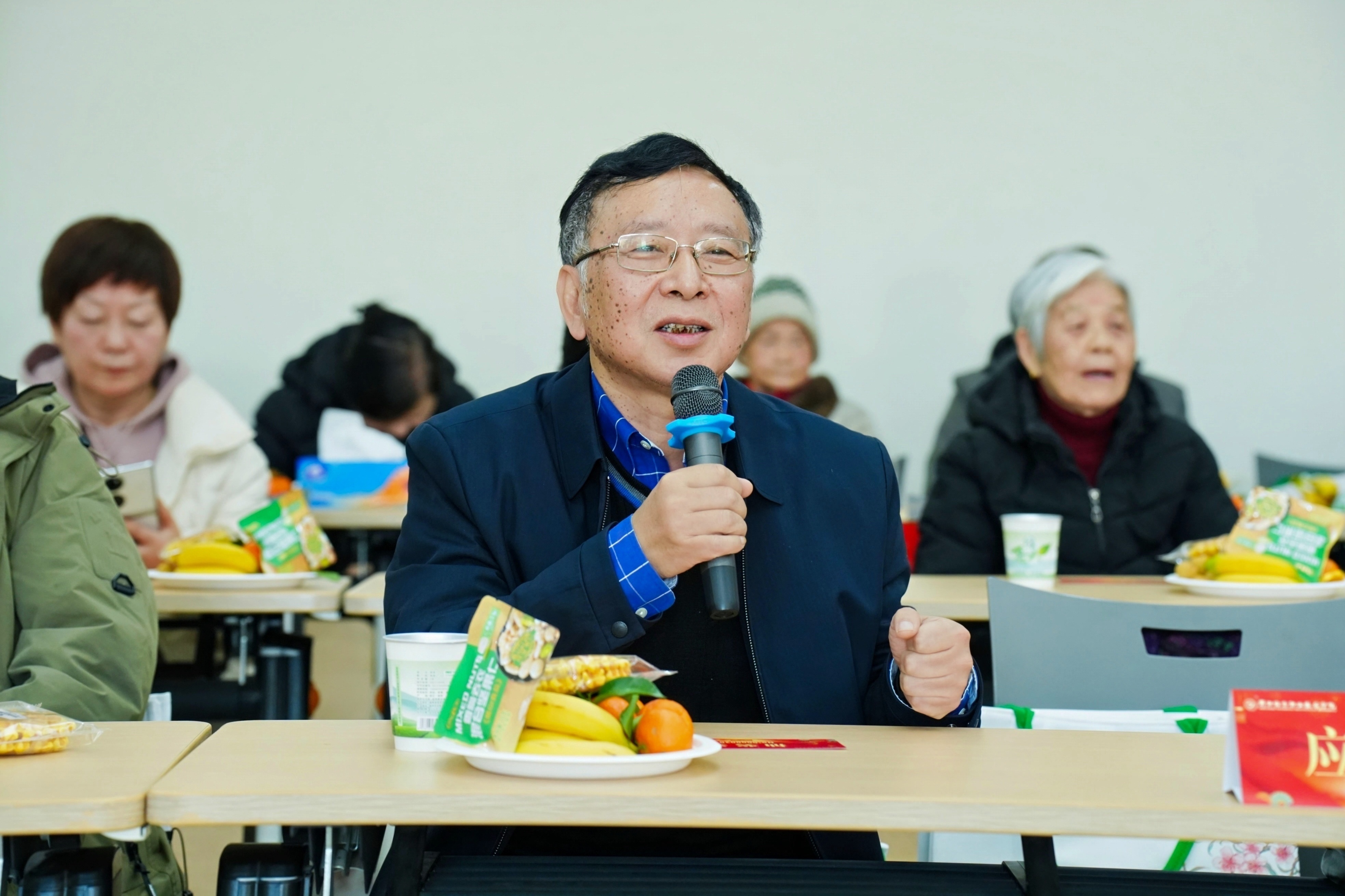 代表发言01.JPG 代表发言01.JPG