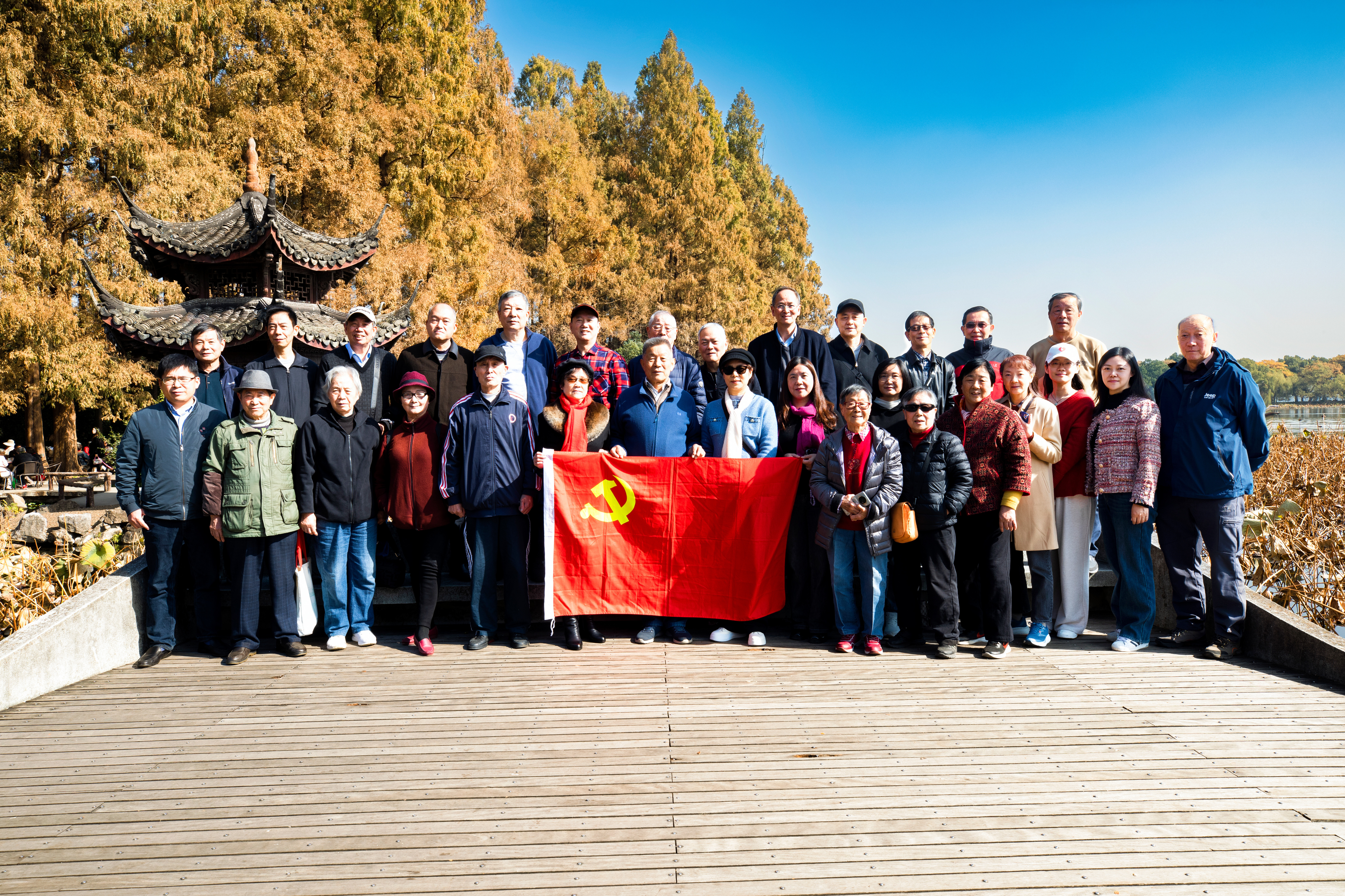 微信图片_20231129110041_(3)集体照.jpg 微信图片_20231129110041_(3)集体照.jpg